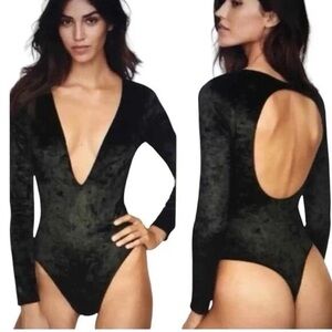 Victoria's Secret‎ Black Crushed Velvet Deep V Open Back Bodysuit Size M/L